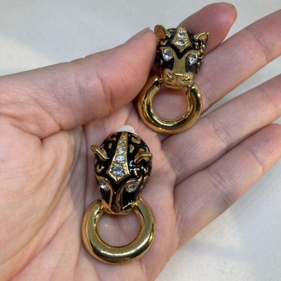 Kenneth J Lane GOLD BLACK ENAMEL CLIP EARRINGS | Panthère Classic 1980's Panther - Picture 13 of 13